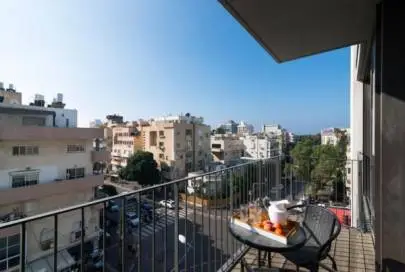 Rent an apartment with a SAFETY ROOM-BOMB PROOF!, Tel Aviv, Flats & Apartments, Long term rental, 600 ₪