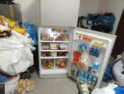 Продам холодильник Шарп почти новый 2000 ш живу в Ашкелоне самовывоз за наличные