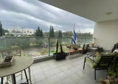 in the villa area adjacent to the city center, Magnificent 5-room apartment - 145 sq.m., Rishon LeZion, Flats & Apartments, Long term rental, 8,800 ₪