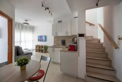 Original 2-storey apartment - penthouse WITH BOMB SHELTER for daily rent!, Tel Aviv, Flats & Apartments, Long term rental, 650 ₪