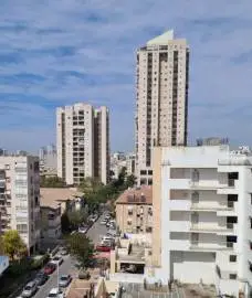 next to the Rothschild Canyon, in a building with an elevator, 1-room studio apartment with Open views of the city! Fully furnished with all electrical goods, Rishon LeZion, Flats & Apartments, Long term rental, 3,050 ₪