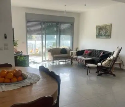 in the villa area adjacent to the city center, 5-room apartment - 145 sq., Rishon LeZion, Flats & Apartments, 8,400 ₪