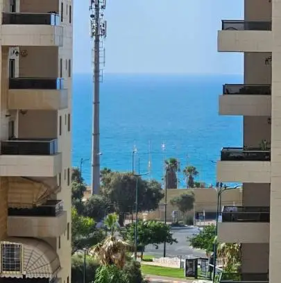 FOR RENT 4-ROOM, Netanya, Flats & Apartments