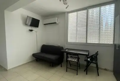 For rent studio on Sha'ar HaGai St 14, Netanya, Netanya, Flats & Apartments, Long term rental, 3,000 ₪