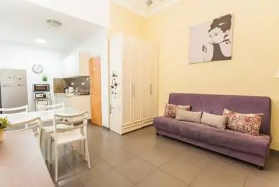 For rent comfortable two-room apartment with a courtyard 5 steps from the sea AT A PRICE of 500 shekels per day, Tel Aviv, Flats & Apartments, 500 ₪