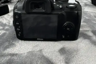 מצלמת SLR דיגיטלית Nikon D60 עם עדשה ואביזרים 18-55 מ