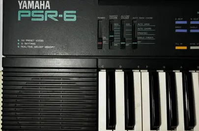 يعمل جهاز التوليف PSR-6 من Yamaha Vintage Keyboard Synthesizer ويصدر صوتًا رائعًا مع القوة, مستعمل, 100 ₪