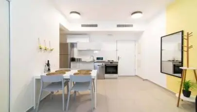 Original 2-room apartment with a balcony and panoramic views of the city's sights!!! Fully furnished and equipped with everything necessary for recreation and accommodation of 4 people, Tel Aviv, Flats & Apartments, 145 ₪